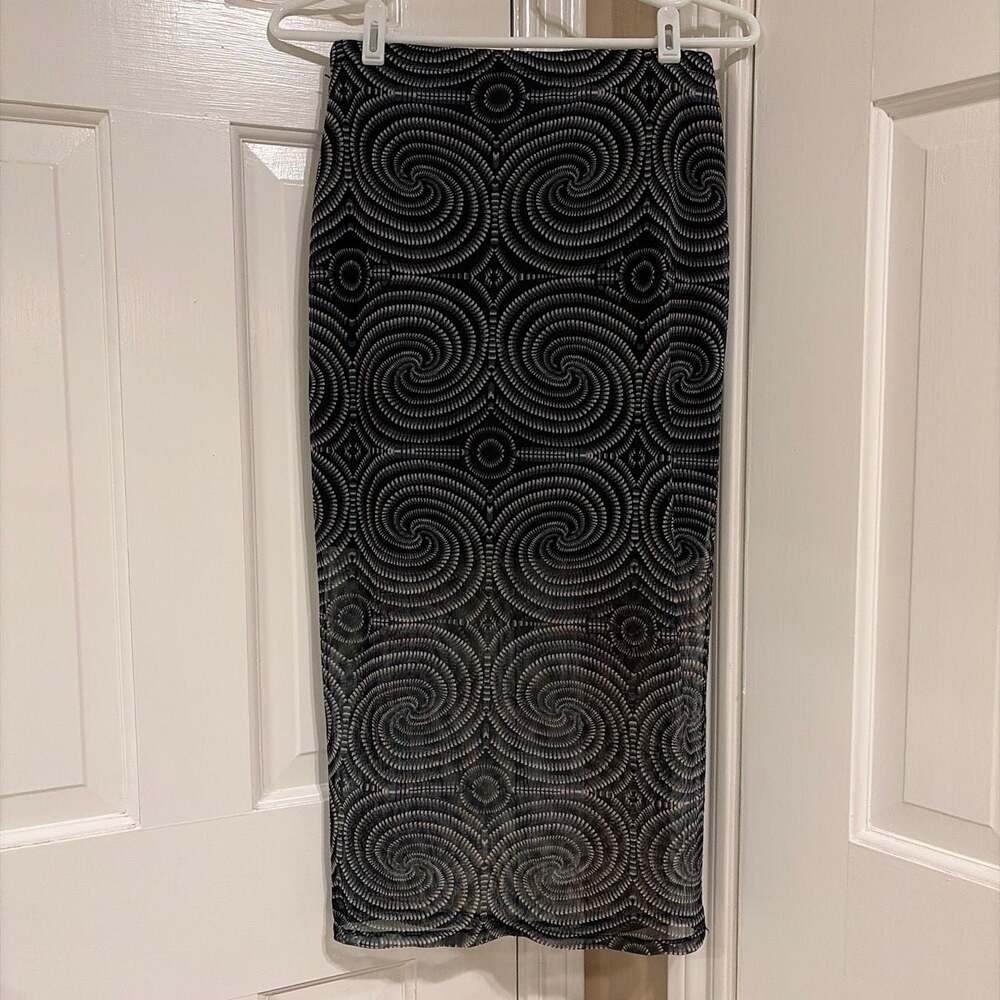Forever 21 Women's Black and White Spiral Geometric Pattern Midi Skirt Size M